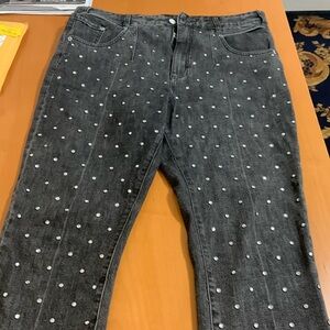 High-rise slim jeans. In a good condition.